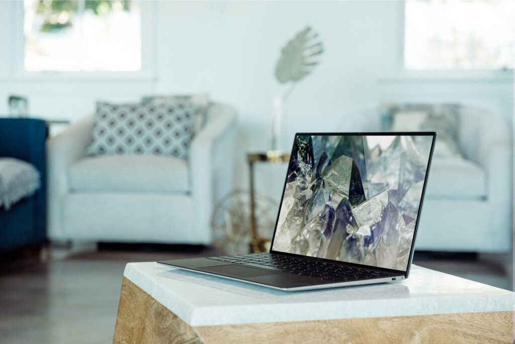 2 Reasons why Dell XPS Better than MacBook